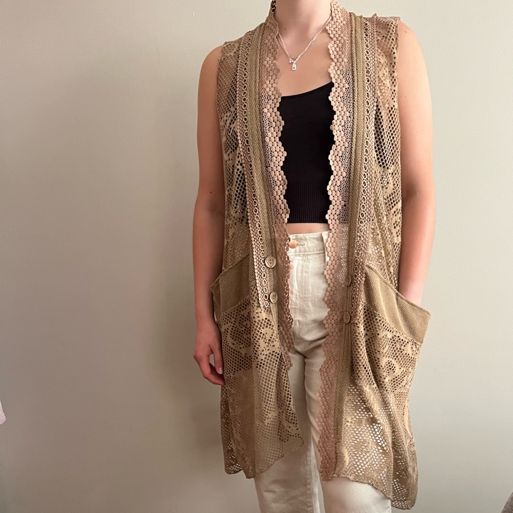 Tan crochet long knit vest never worn size L/XL fit Flowy button details